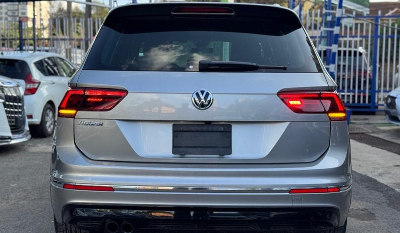 
								Volkswagen Tiguan R-Line full									