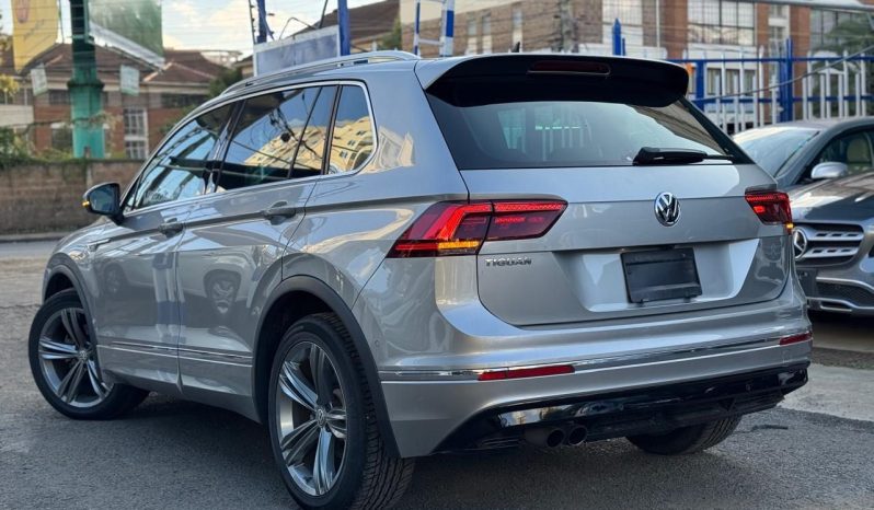 
								Volkswagen Tiguan R-Line full									