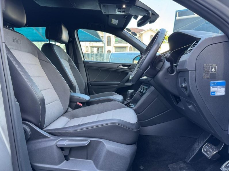 
								Volkswagen Tiguan R-Line full									