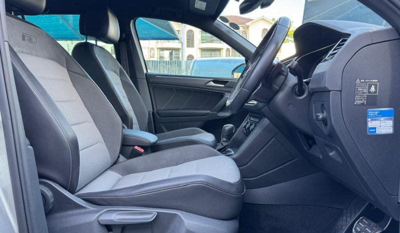 
								Volkswagen Tiguan R-Line full									