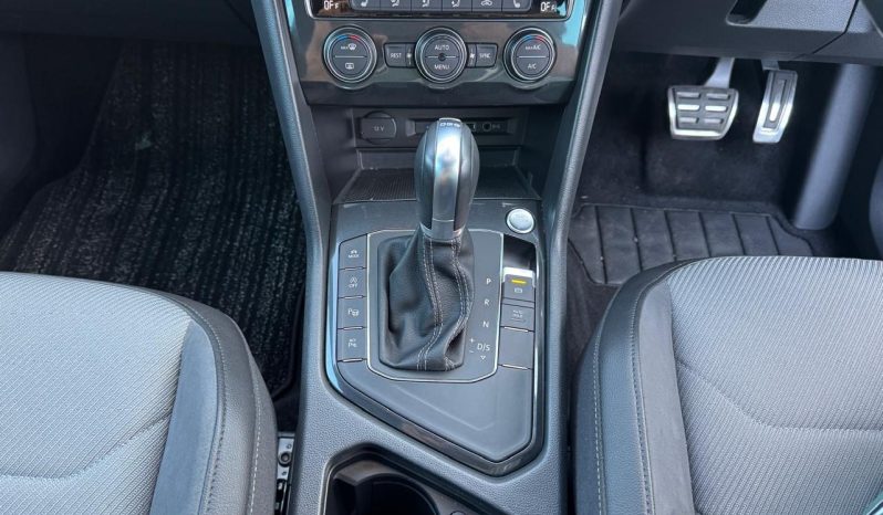 
								Volkswagen Tiguan R-Line full									