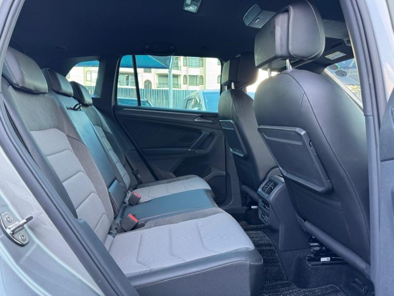 
								Volkswagen Tiguan R-Line full									