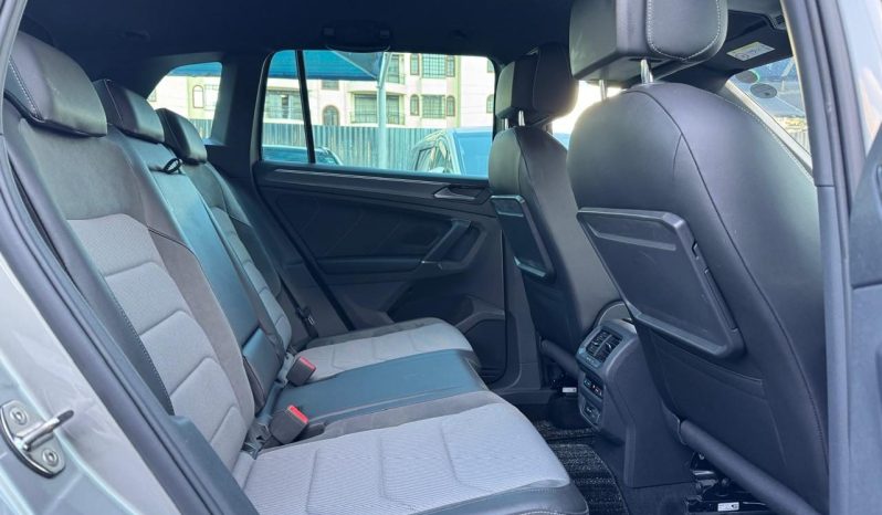 
								Volkswagen Tiguan R-Line full									