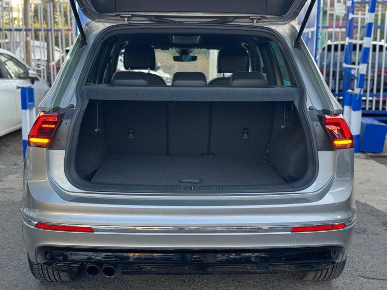 
								Volkswagen Tiguan R-Line full									