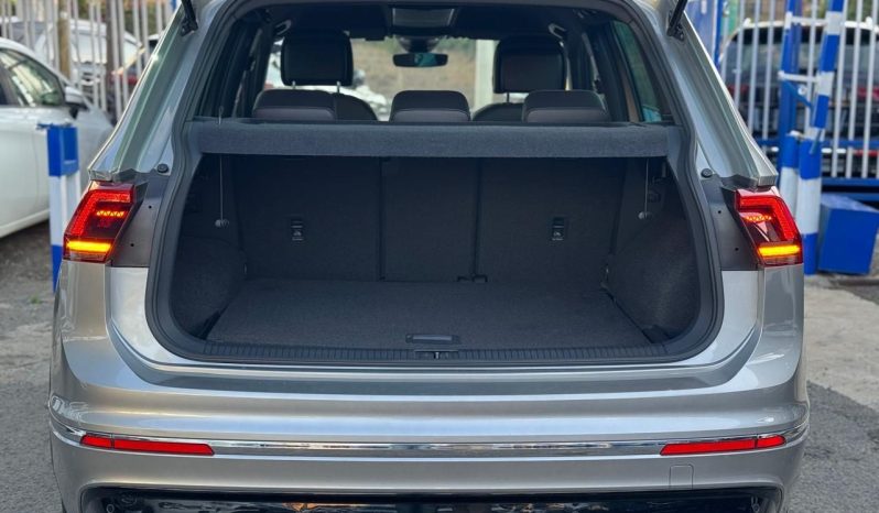 
								Volkswagen Tiguan R-Line full									