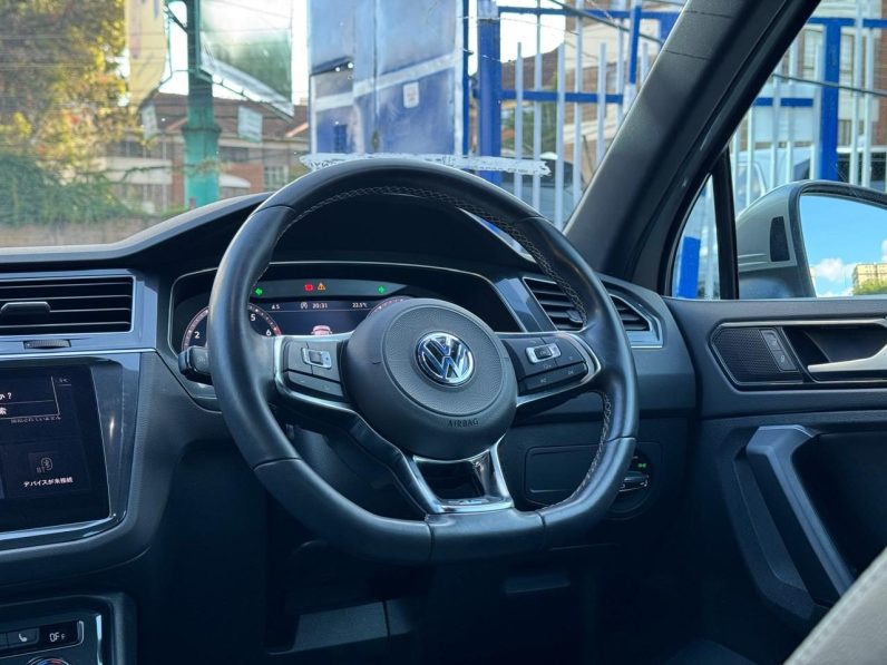 
								Volkswagen Tiguan R-Line full									