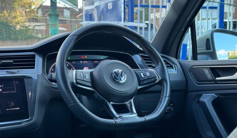 
								Volkswagen Tiguan R-Line full									