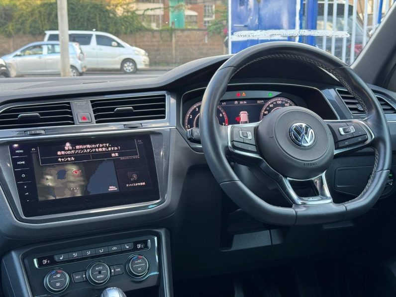 
								Volkswagen Tiguan R-Line full									