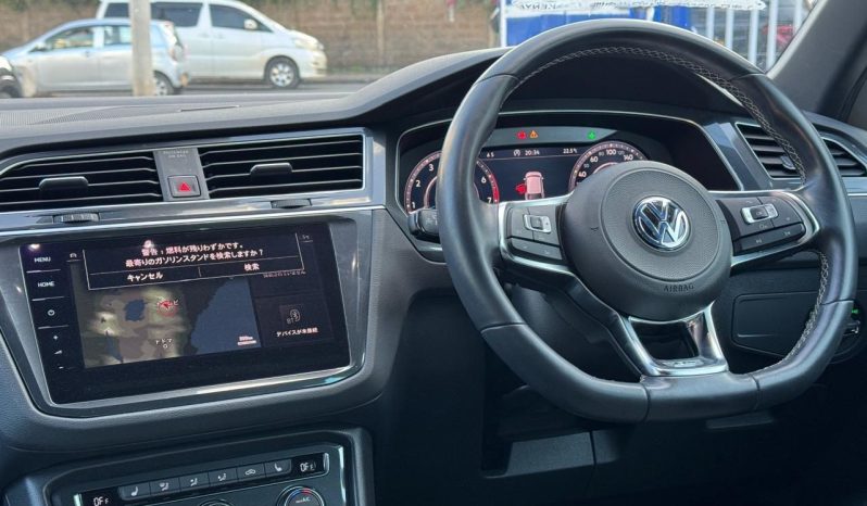 
								Volkswagen Tiguan R-Line full									