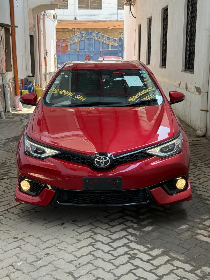 
								Toyota Auris full									