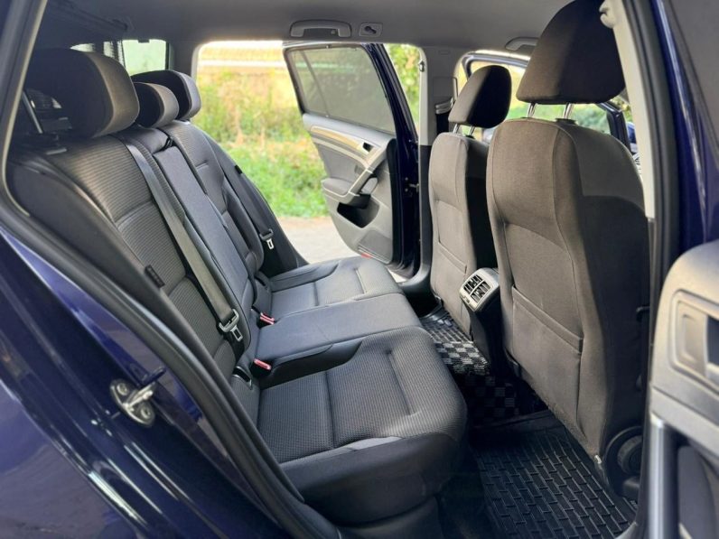 
								Volkswagen Golf TSI full									