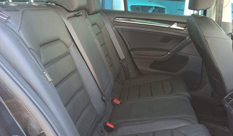 
								Volkswagen Golf full									