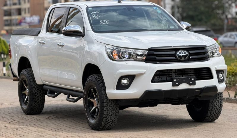 
								Toyota Hilux full									
