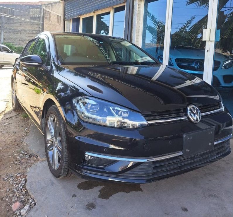 
								Volkswagen Golf full									