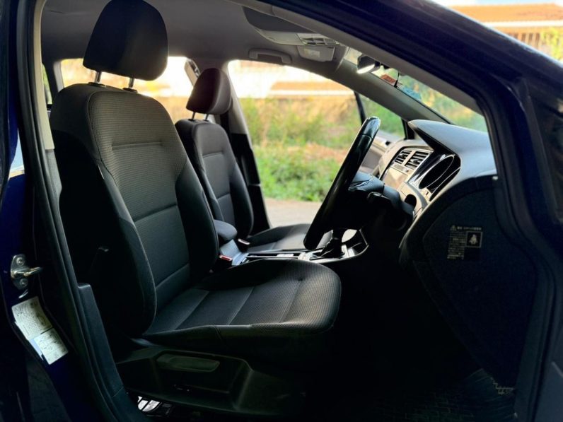 
								Volkswagen Golf TSI full									