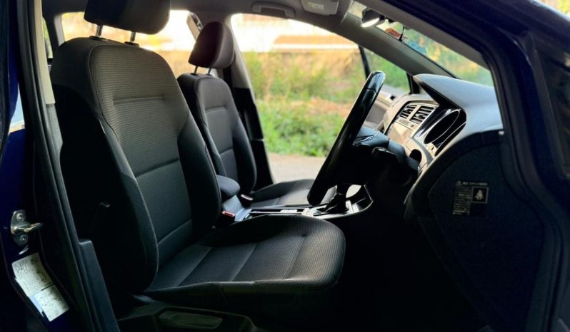 
								Volkswagen Golf TSI full									