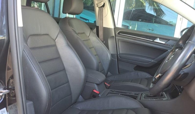 
								Volkswagen Golf full									