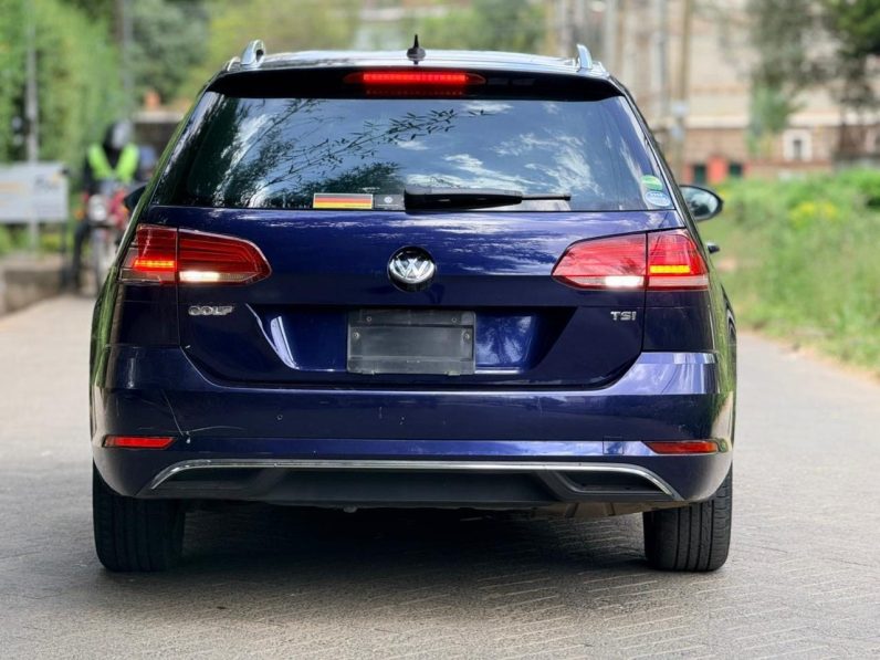 
								Volkswagen Golf TSI full									