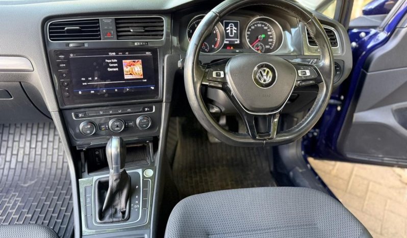 
								Volkswagen Golf TSI full									