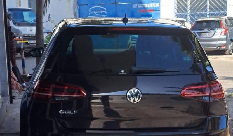 
								Volkswagen Golf full									