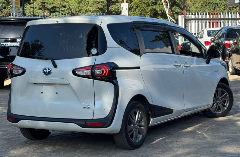 
								Toyota Sienta full									