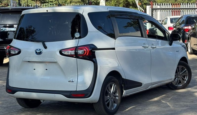 
								Toyota Sienta full									