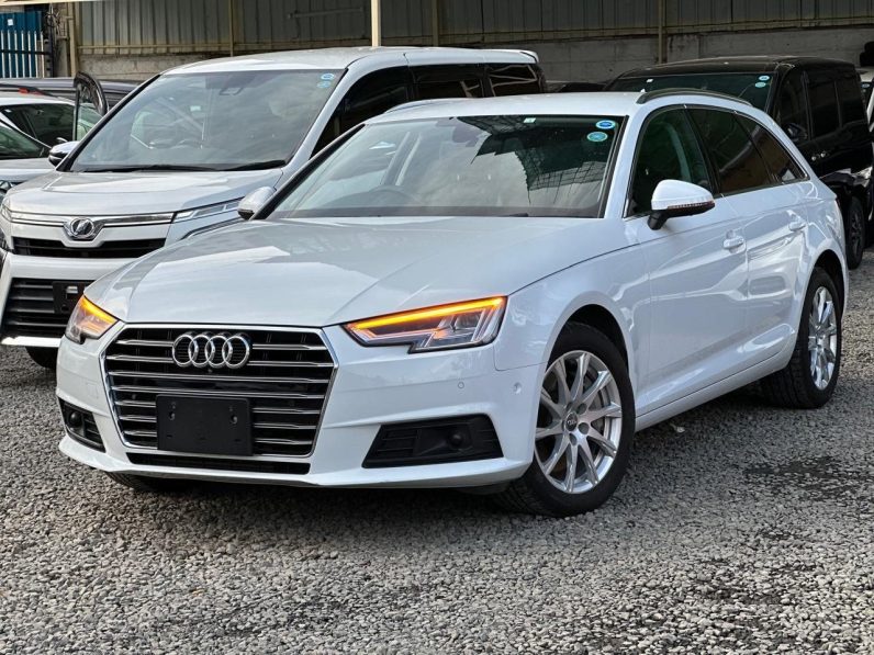 
								Audi A4 Quattro Station Wagon full									