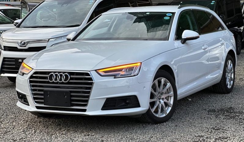 
								Audi A4 Quattro Station Wagon full									