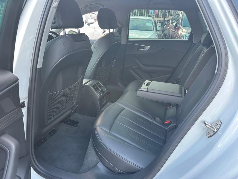 
								Audi A4 Quattro Station Wagon full									