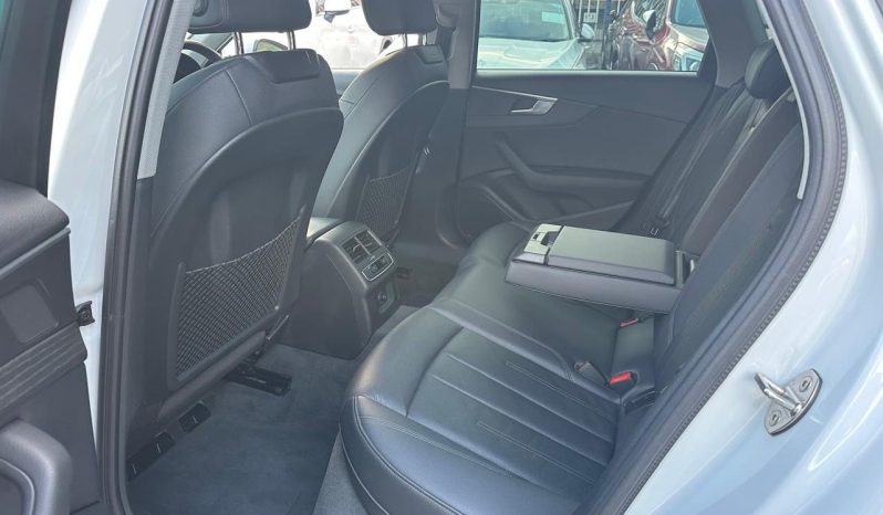 
								Audi A4 Quattro Station Wagon full									