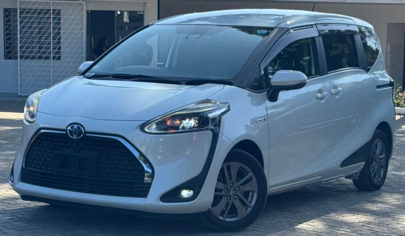
								Toyota Sienta full									