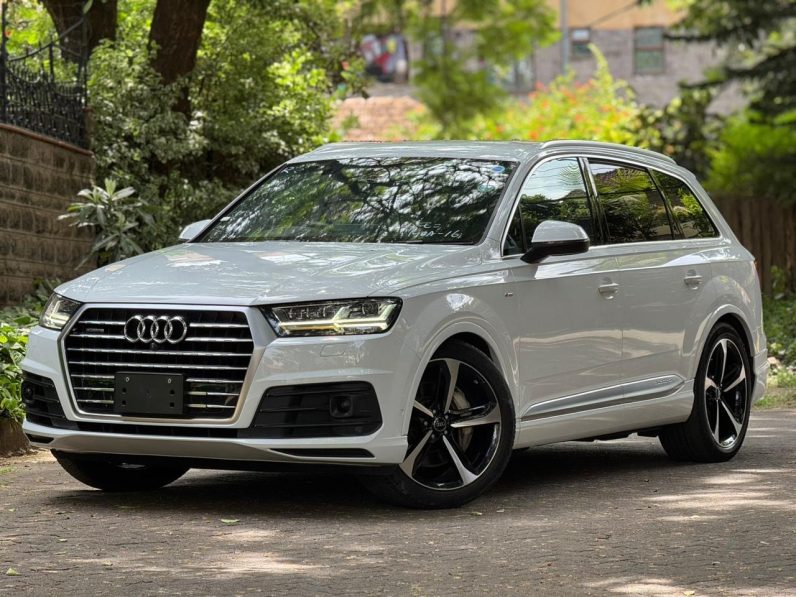 
								Audi Q7 TFSI full									