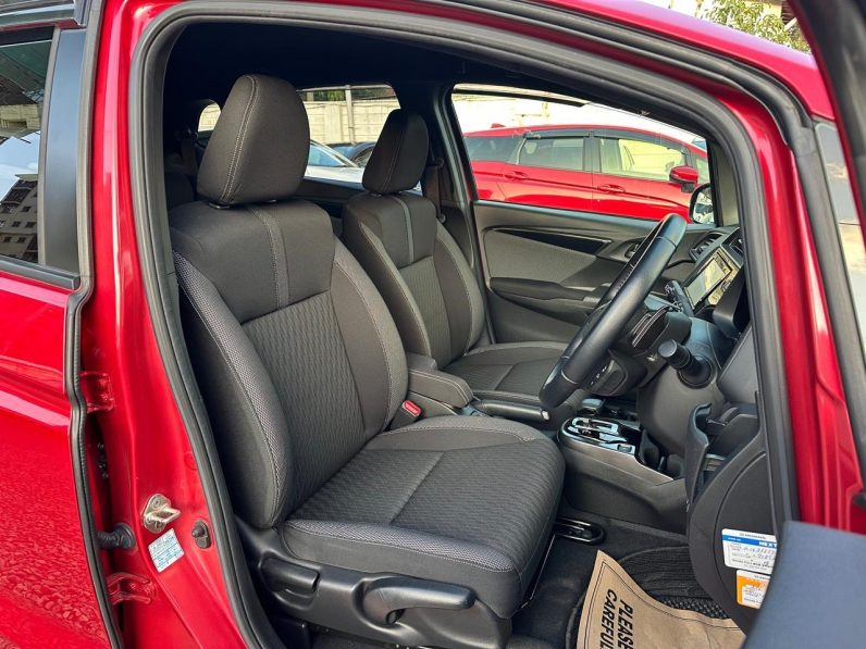 
								Honda Fit RS full									