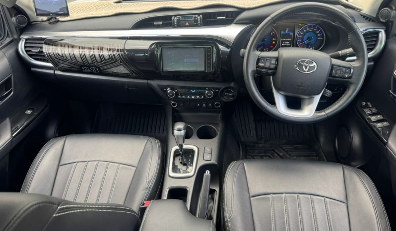 
								Toyota Hilux full									