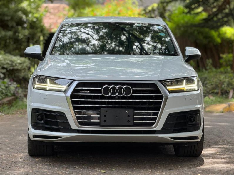 
								Audi Q7 TFSI full									