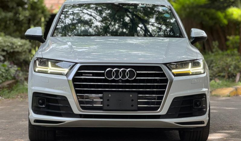 
								Audi Q7 TFSI full									