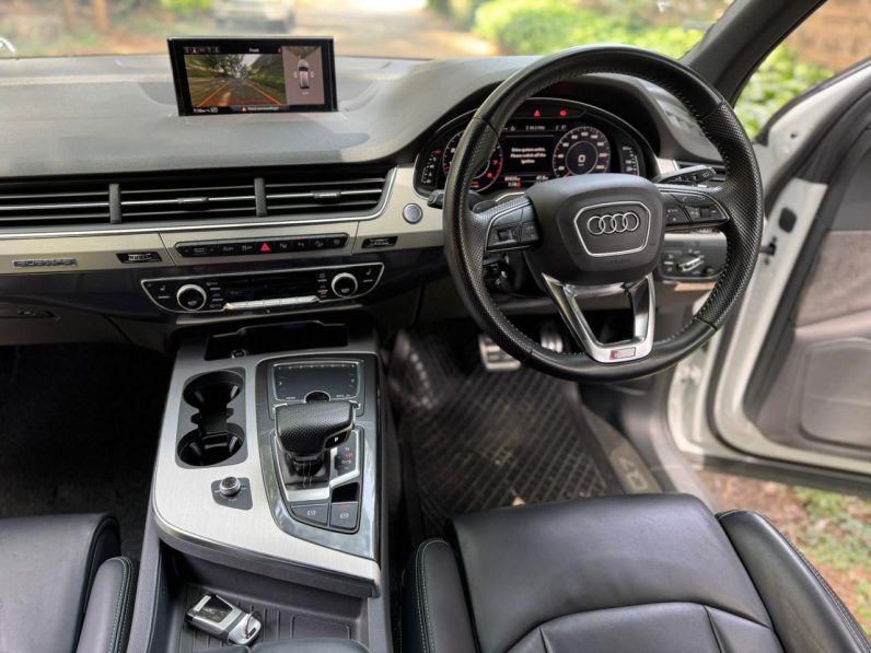 
								Audi Q7 TFSI full									
