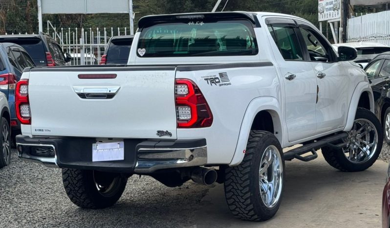 
								Toyota Hilux full									