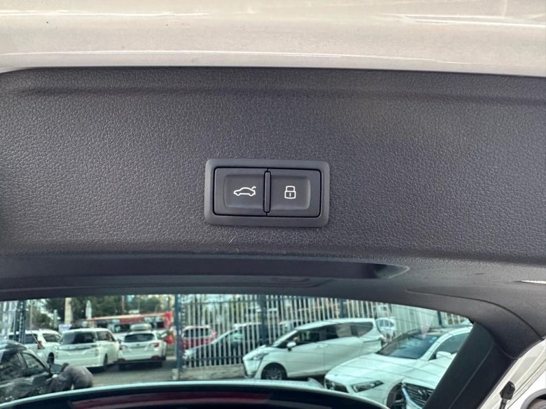 
								Audi A4 Quattro Station Wagon full									