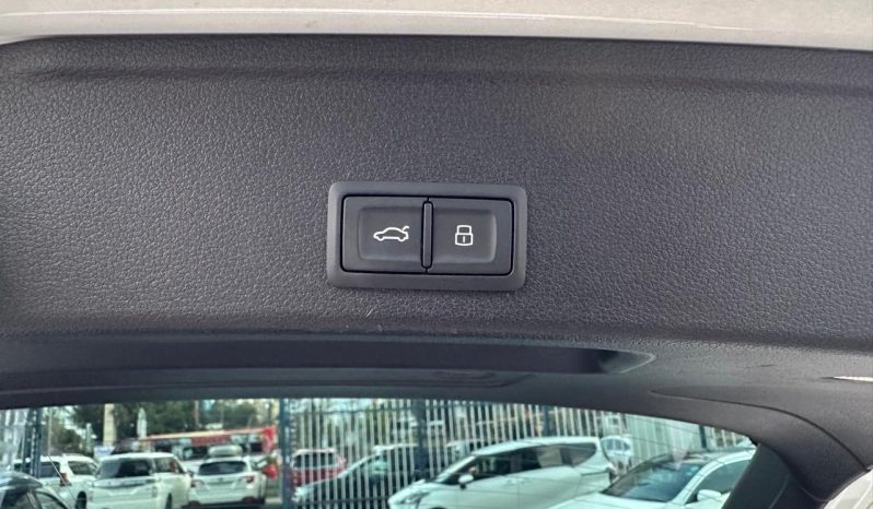 
								Audi A4 Quattro Station Wagon full									