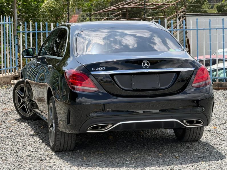 
								Mercedes Benz C200 full									