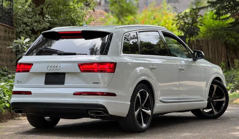 
								Audi Q7 TFSI full									