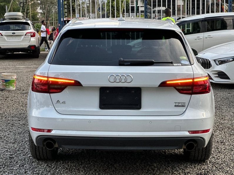 
								Audi A4 Quattro Station Wagon full									