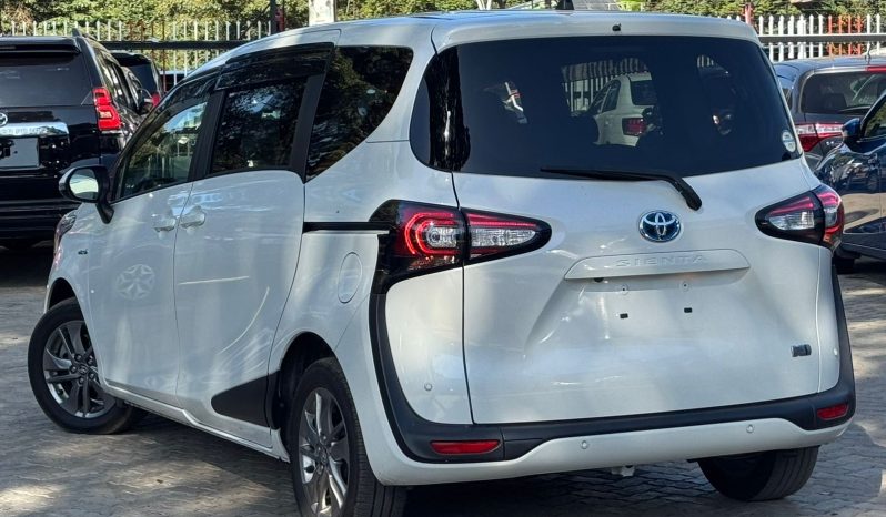 
								Toyota Sienta full									