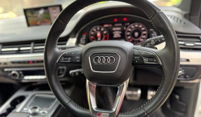 
								Audi Q7 TFSI full									
