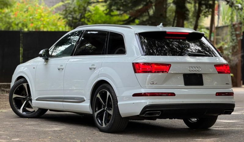 
								Audi Q7 TFSI full									