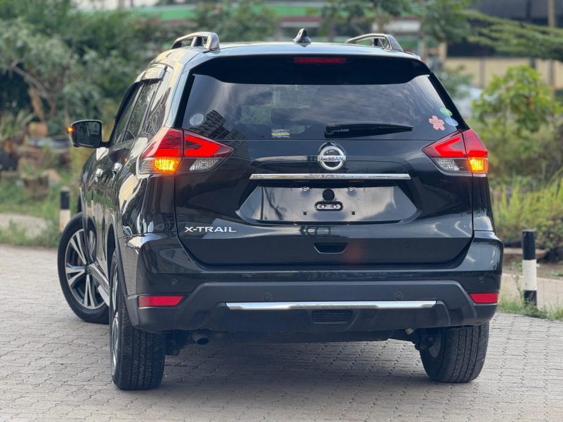 
								Nissan X-trail full									