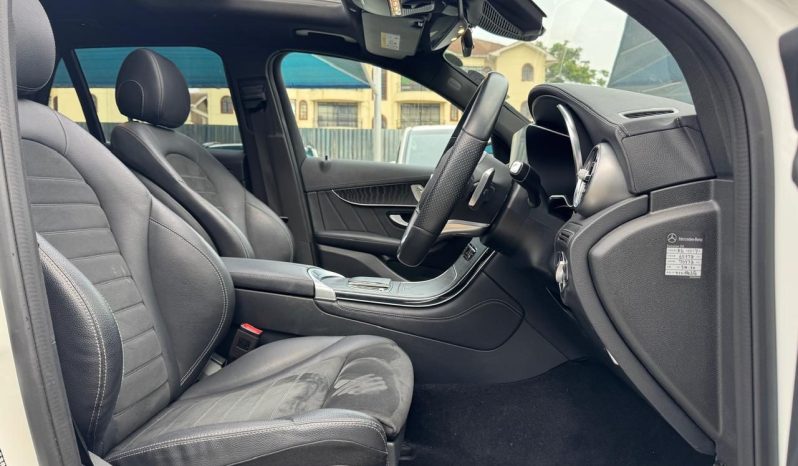 
								Mercedes Benz GLC 300 full									