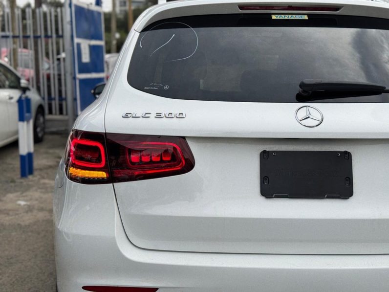 
								Mercedes Benz GLC 300 full									