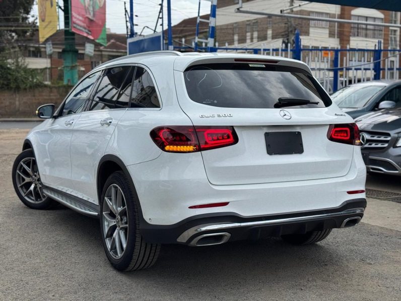 
								Mercedes Benz GLC 300 full									